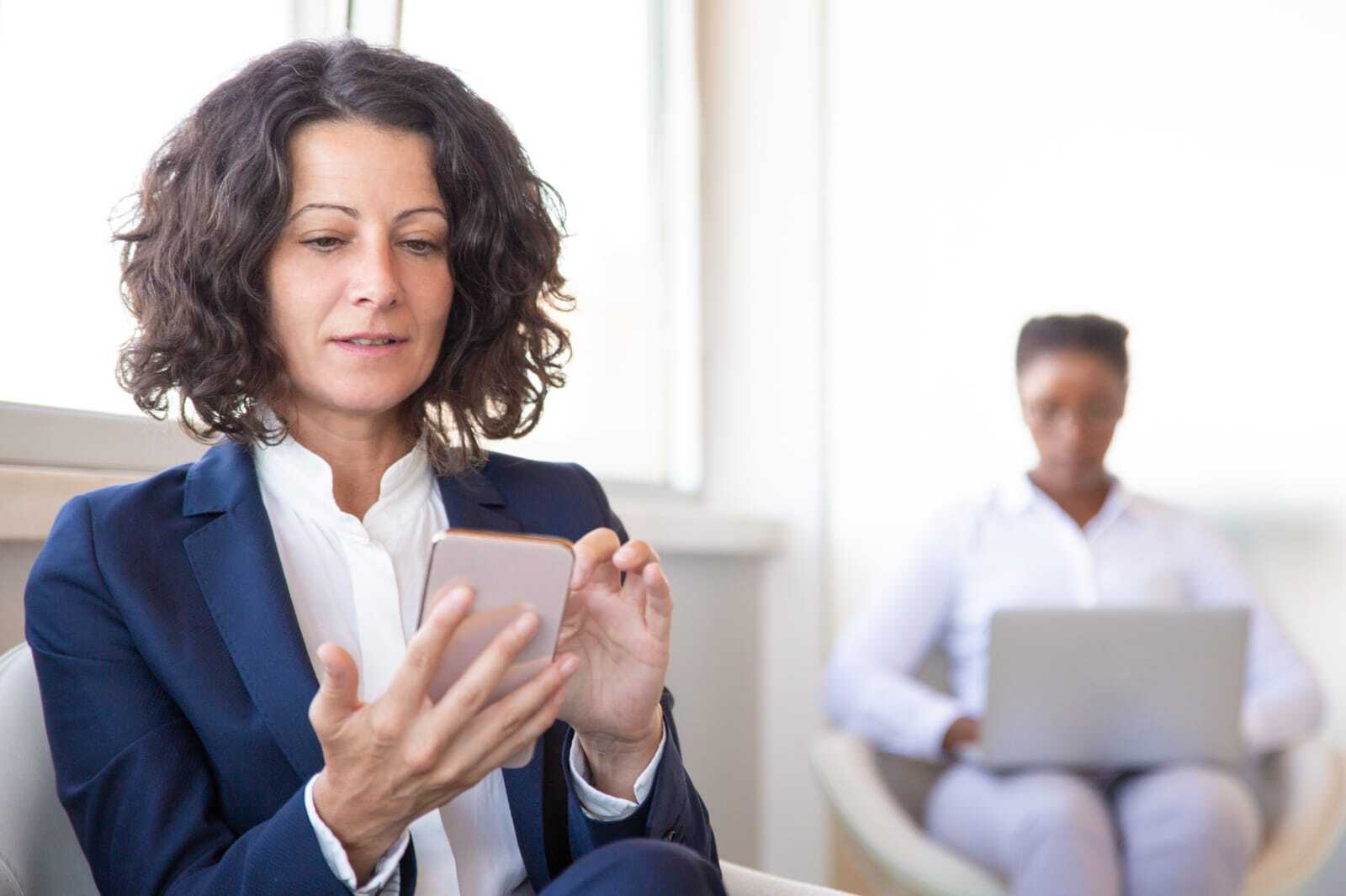 Chat-based employee counselling